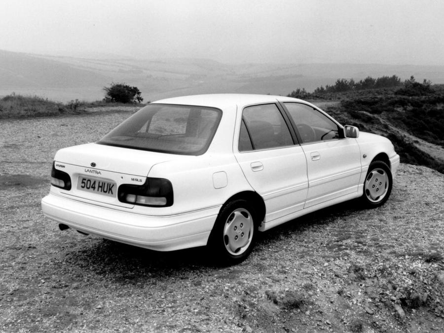  Hyundai Lantra 1993 года  (UK) (фото 3 из 3)